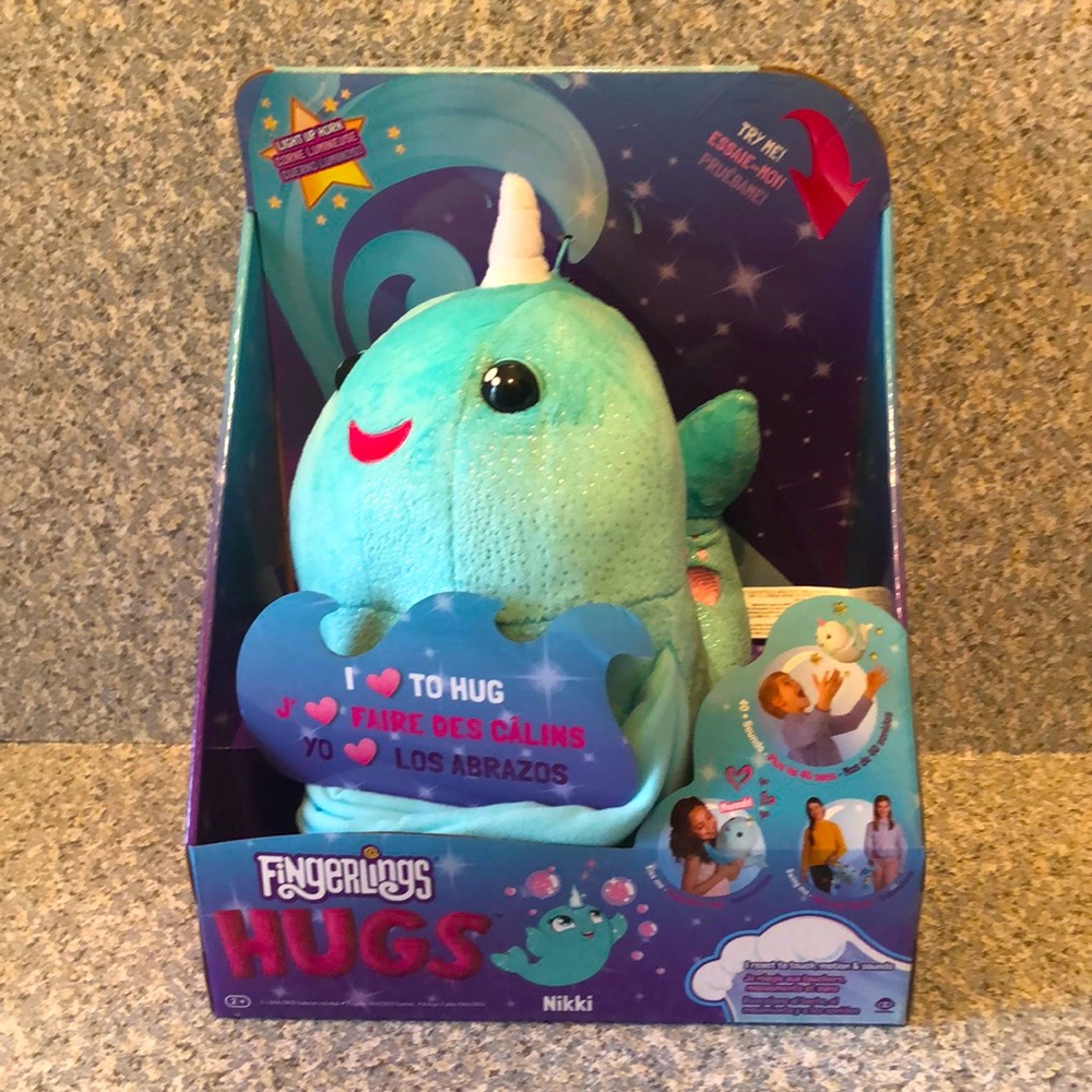 Fingerlings HUGS Nikki the blue Narwal!! Lights up has sound!! New!! Sooo cute!!